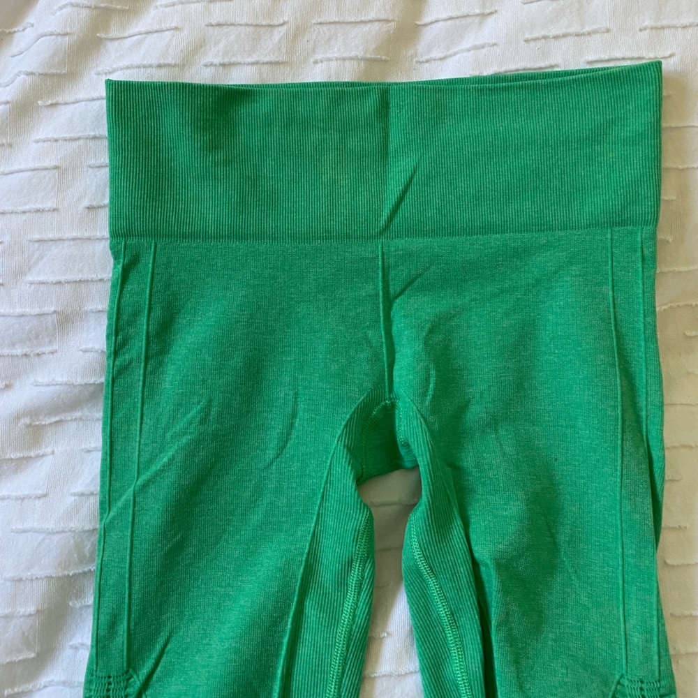 Lululemon Flow and go crop leggings size 6 green - Picture 2 of 5